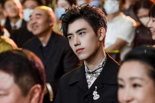 热门大瓜莫里秀,揭秘娱乐圈热门大瓜背后的真相与内幕